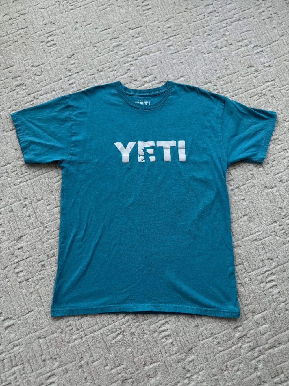 YETI Men’s XL Teal Fisherman Casting Fishing Logo Graphic T-Shirt